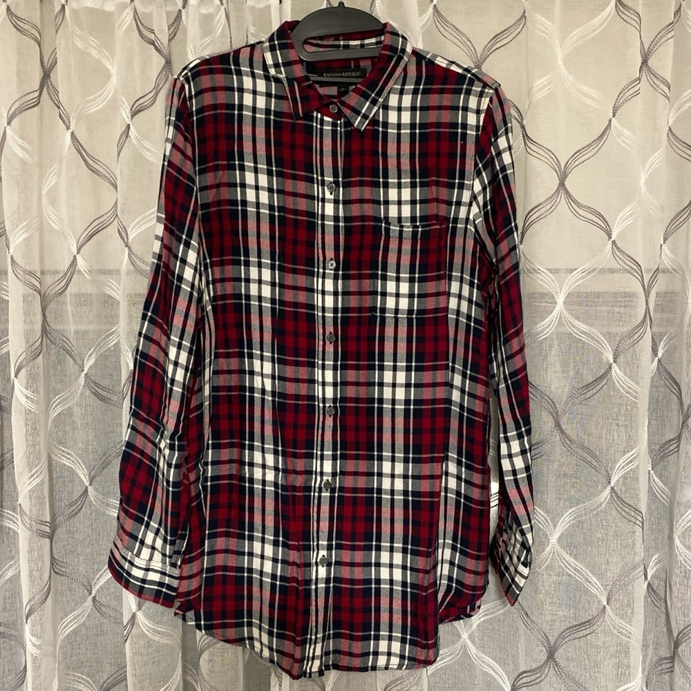 Medium Banana Republic plaid button down shirt